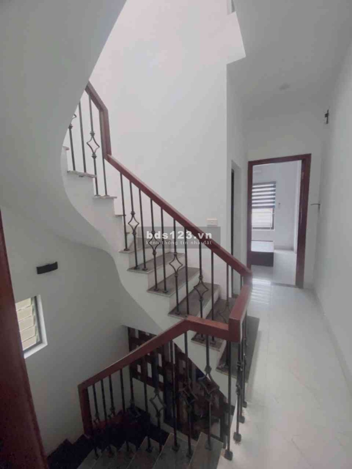 Bán nhà mới xây địa chỉ ăn thượng đông là hoài đức…