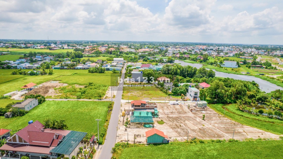 Bán đất thổ 2 mặt tiền đường, diện tích 5X25, cách Quốc Lộ 50 Chợ Cần Đước 450m
