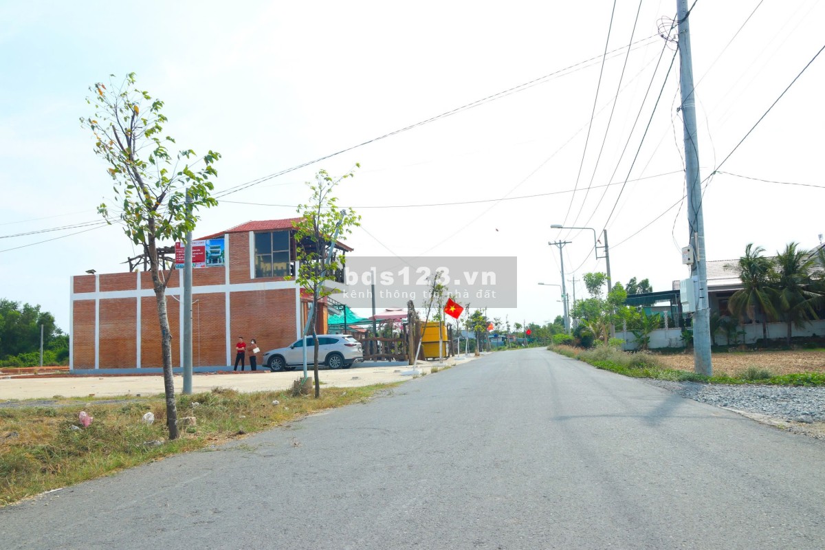 Bán đất thổ 2 mặt tiền đường, diện tích 5X25, cách Quốc Lộ 50 Chợ Cần Đước 450m