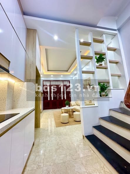 nhà đẹp giá hời, đầy đủ tiện ích, thuận tiện đi lại