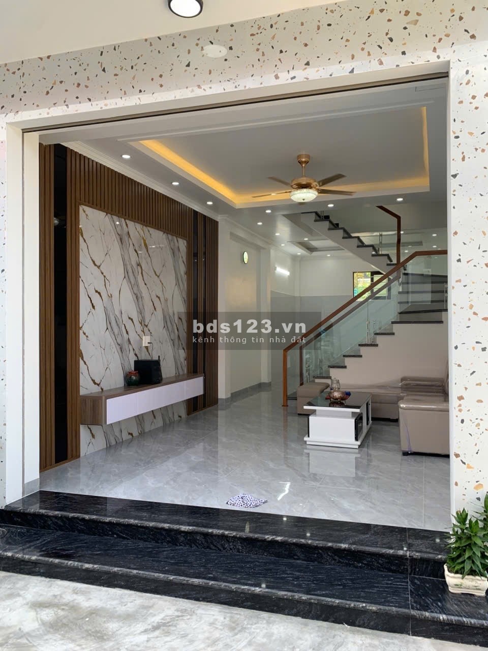 BÁN Nhà Mới Xây CHỢ HƯƠNG – DƯƠNG KINH, HP ÔTÔ đỗ cửa