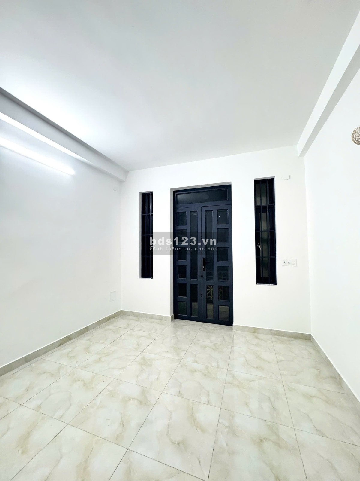 Nhà hẻm xe hơi, 2 mặt tiền, cách đường Hiệp Bình 200m