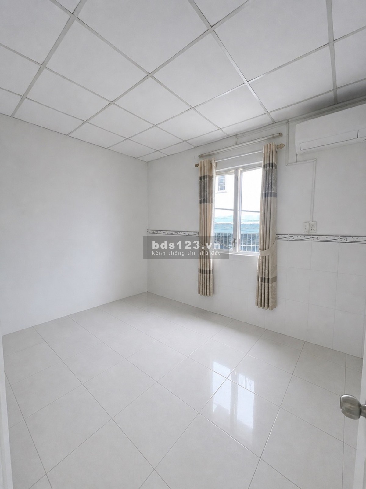  65M NHÀ HẺM XE HƠI – CHỈ 100M RA MẶT TIỀN ĐƯỜNG – GIÁ…