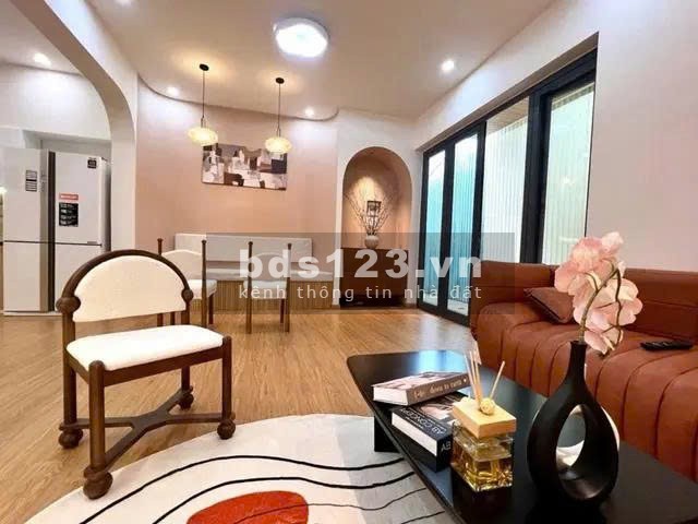 Bán nhà đẹp ngay trung tâm Nguyễn Văn Linh!