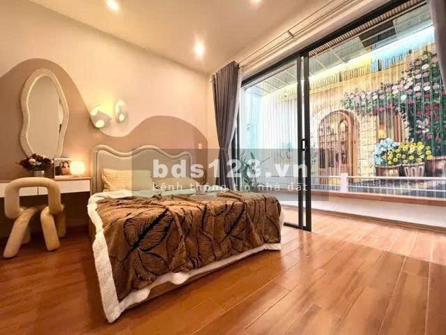 Bán nhà đẹp ngay trung tâm Nguyễn Văn Linh!