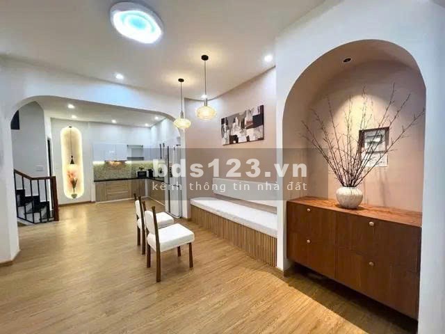 Bán nhà đẹp ngay trung tâm Nguyễn Văn Linh!