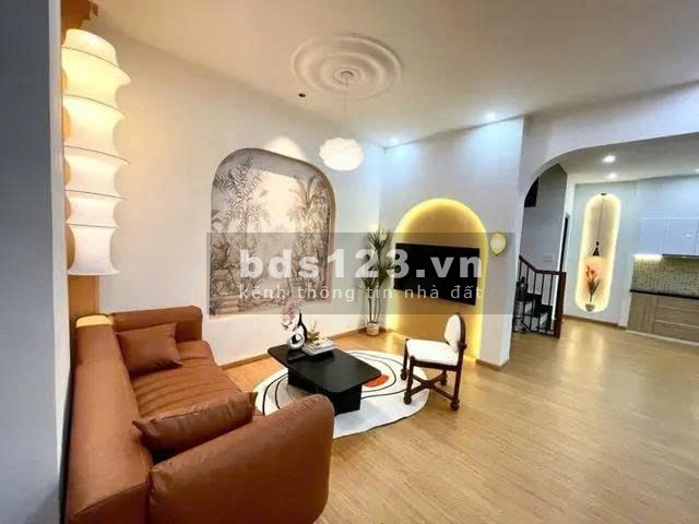 Bán nhà đẹp ngay trung tâm Nguyễn Văn Linh!