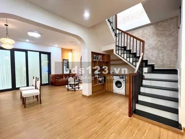 Bán nhà đẹp ngay trung tâm Nguyễn Văn Linh!