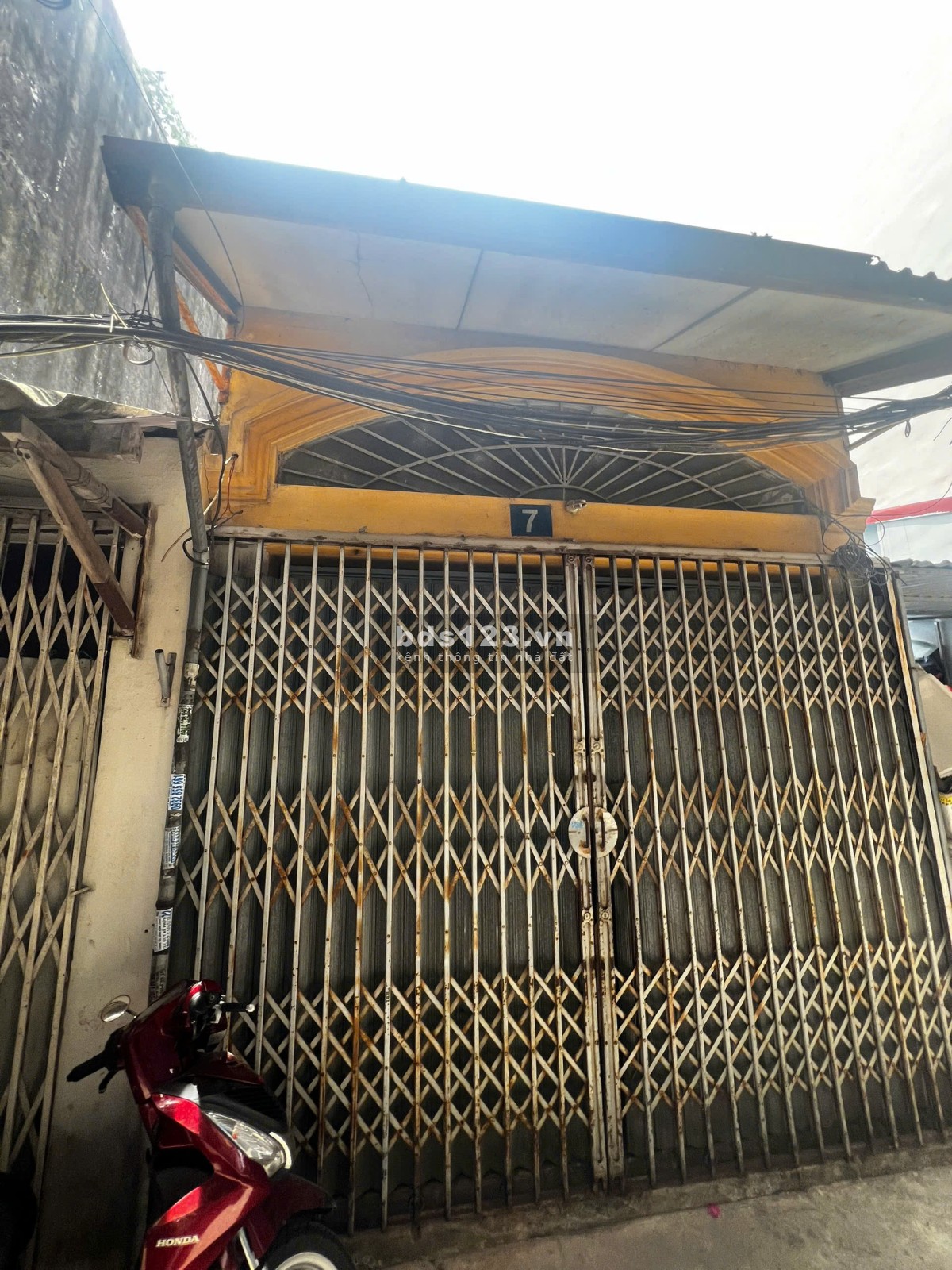 Chính chủ bán đất kèm nhà ngõ 445 Lạc Long Quân, không dính…