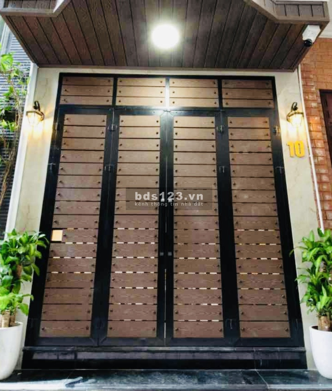 BÁN NHANH NHÀ ĐẸP PHỐ LẠC LONG QUÂN – TÂY HỒ - 7 CHỖ QUA…