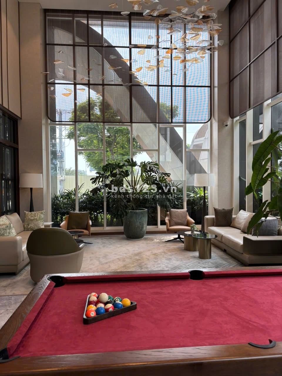 cho thuê căn 2PN Dt 90m2 view hồ trung tâm