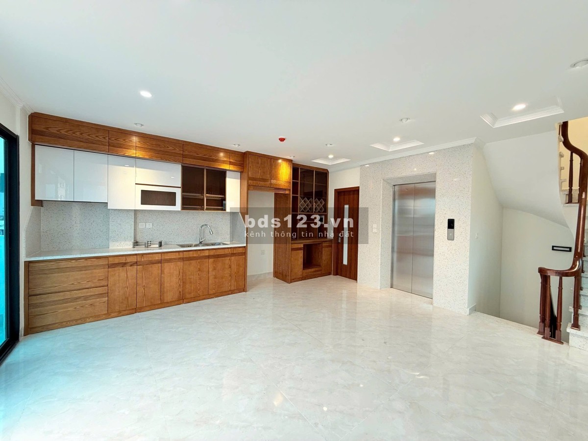 Bán 52m – 8 Tầng – 5.8m.Mặt Tiền. ( Nguyễn Khang ) Cầu…