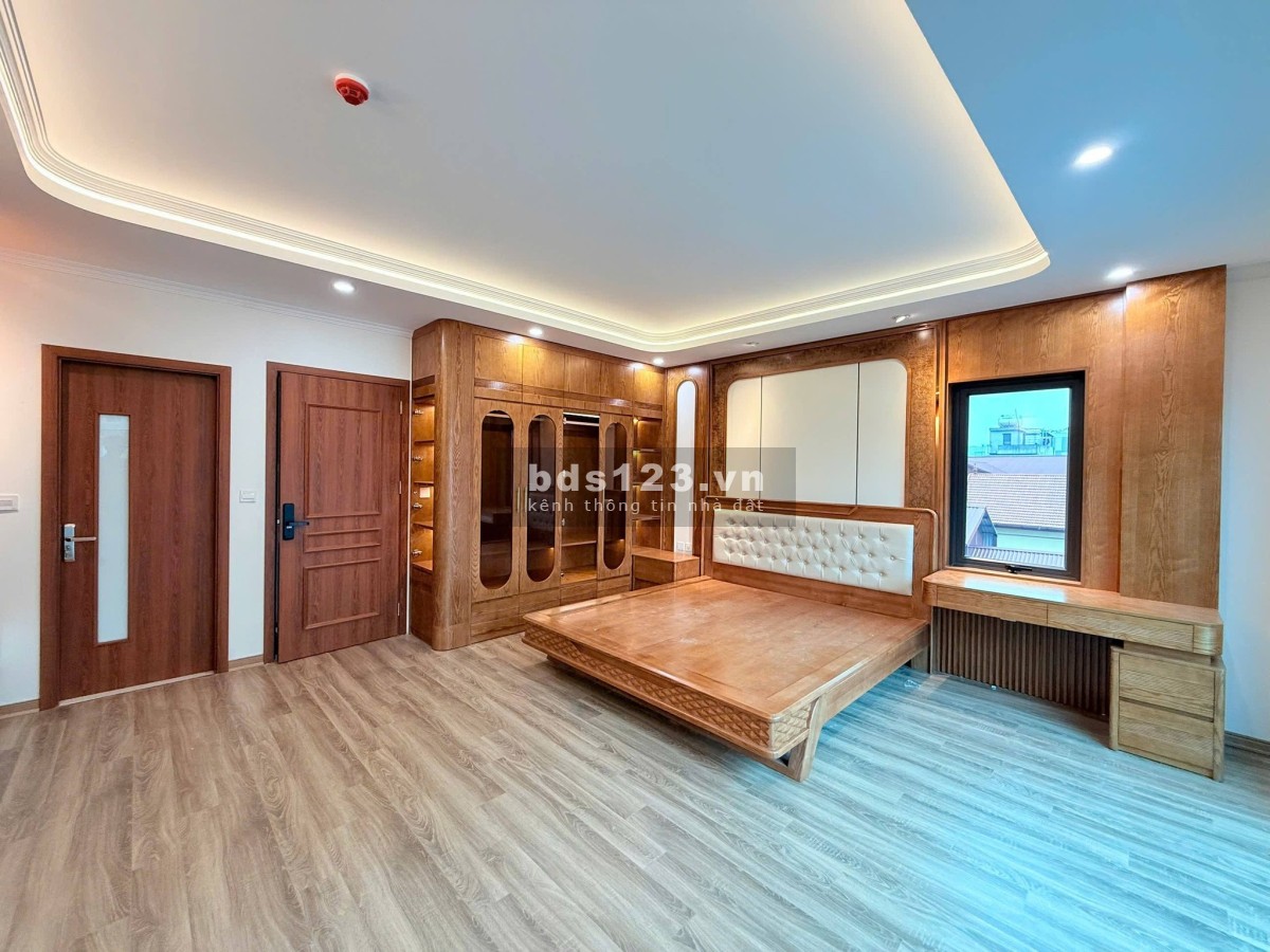 Bán 52m – 8 Tầng – 5.8m.Mặt Tiền. ( Nguyễn Khang ) Cầu…