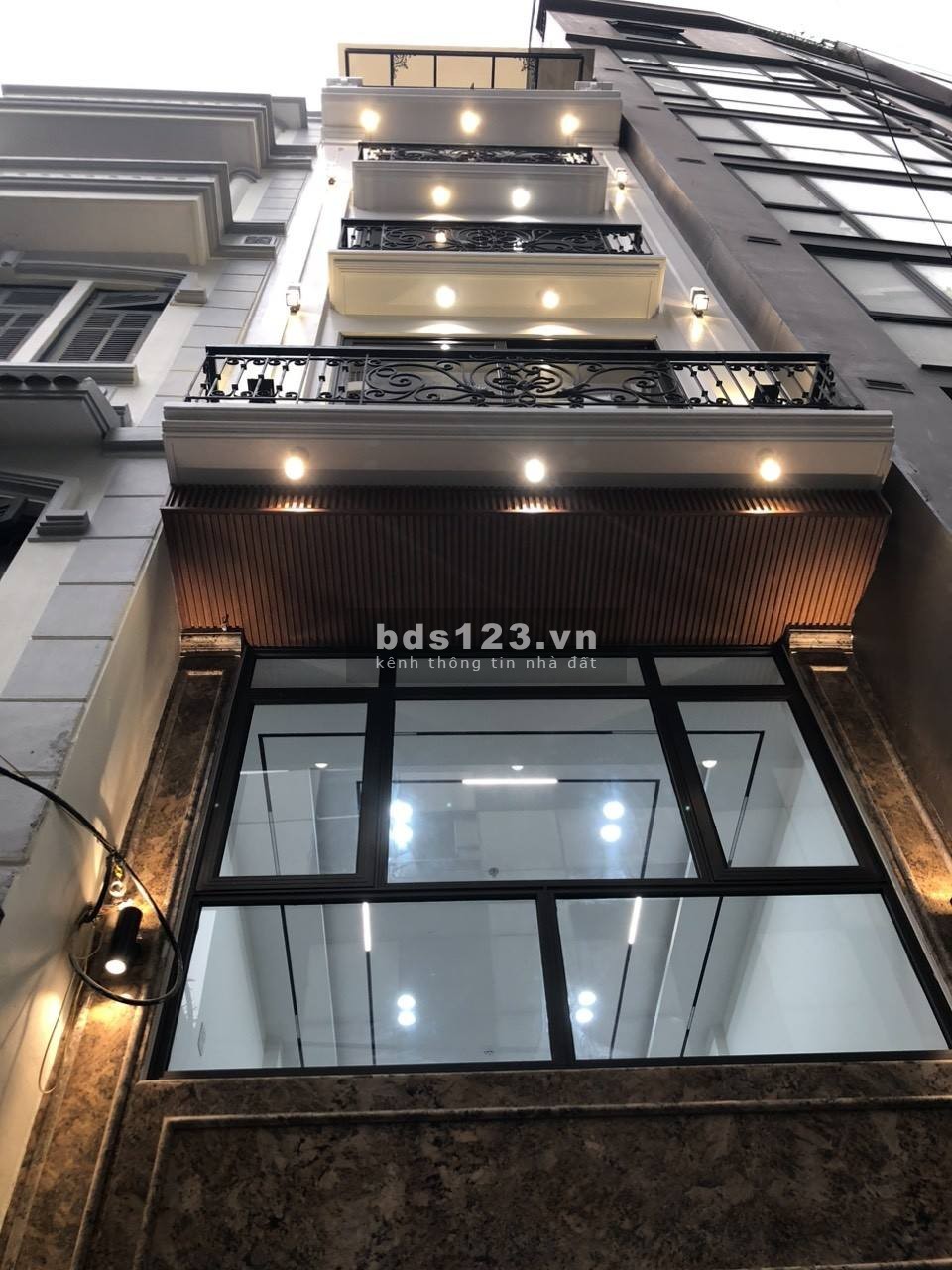 Bán 52m - 8 Tầng. ( Đường Bưởi ) Ba Đình. Ô Tô Kinh Doanh