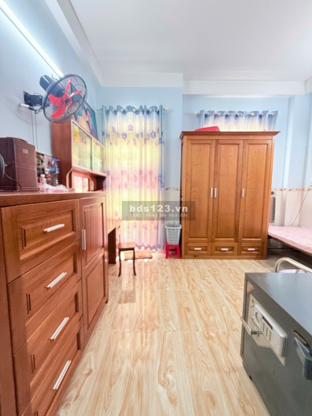 CHÍNH CHỦ CẦN BÁN GẤP ĐƯỜNG TÂN KỲ TÂN QUÝ GIÁ 4 TẦNG, HXH,52M2 CHỈ HƠN 10 ĐỒNG.