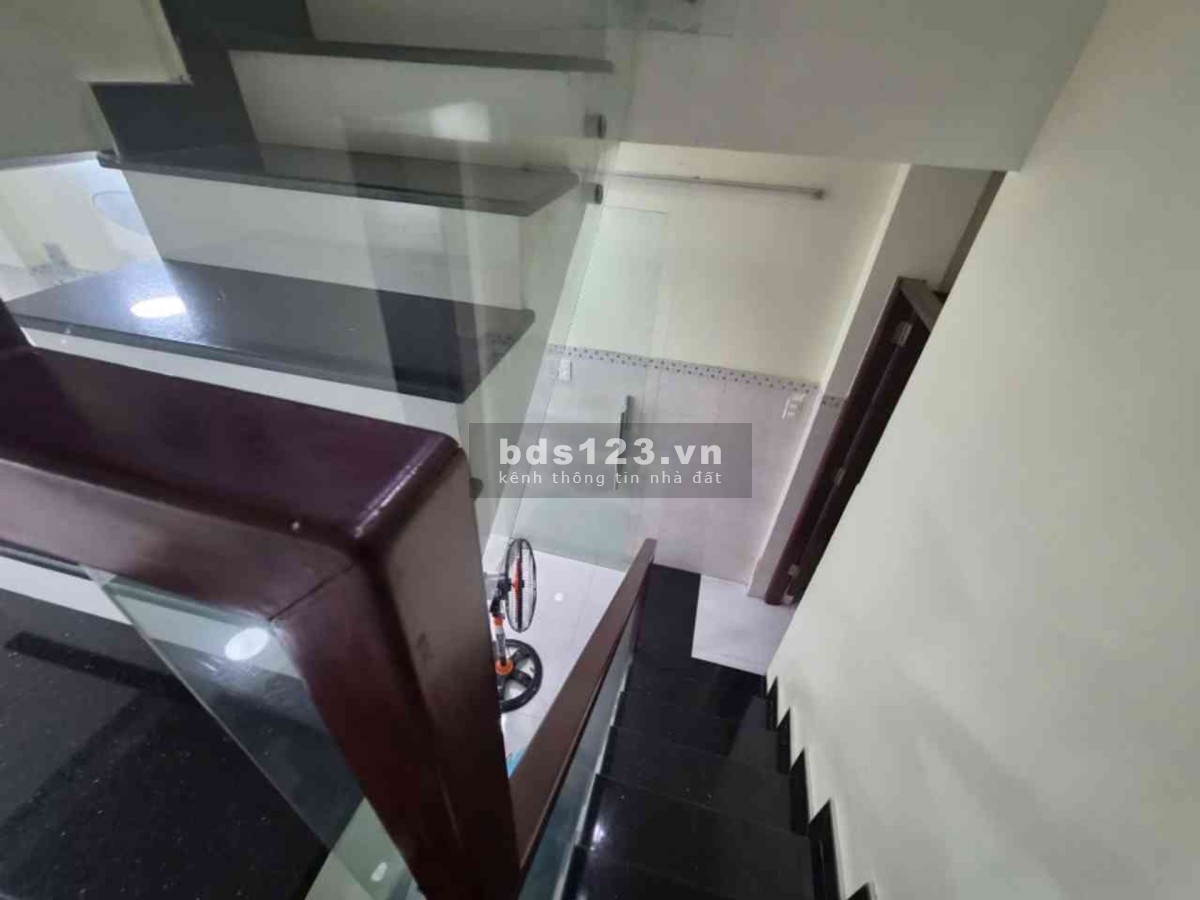 NHÀ MỚI ĐƯỜNG HOÀNG VĂN THỤ - HXH THÔNG - SÁT SÂN BAY