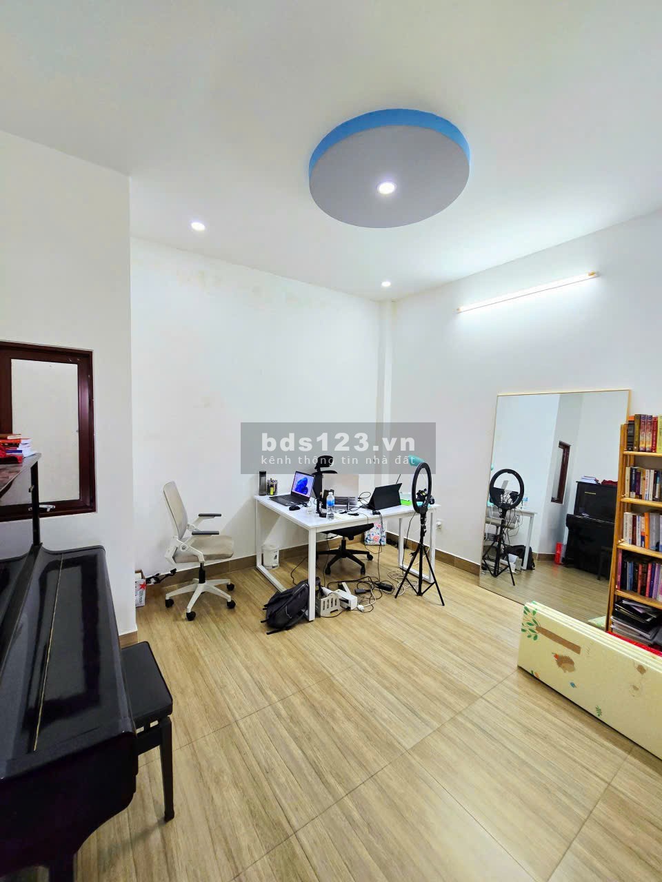 53M2, 3 TẦNG, HOÀN CÔNG ĐỦ, ĐƯỜNG Ô TÔ, GẦN CHỢ LONG TRƯỜNG.