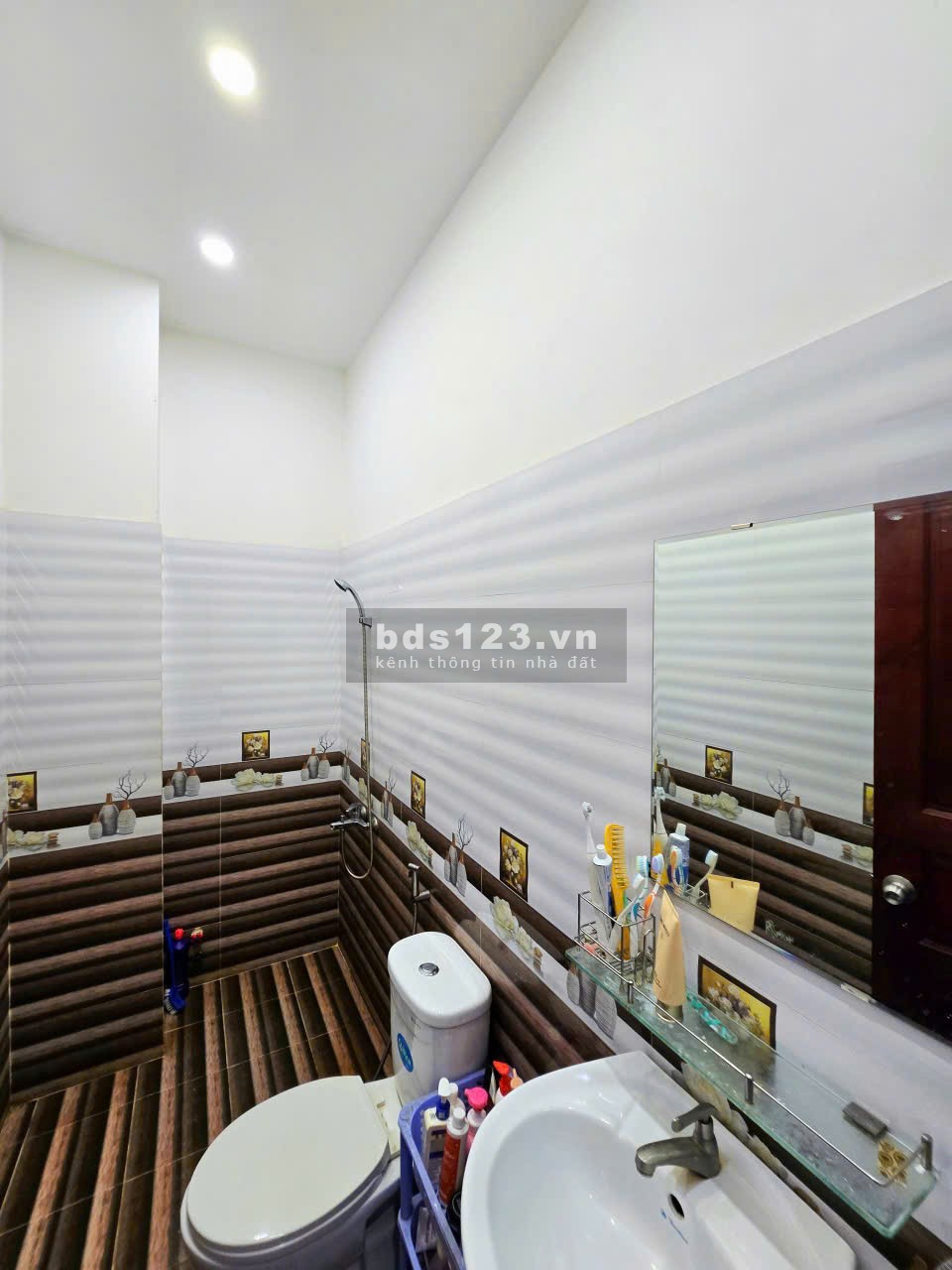 53M2, 3 TẦNG, HOÀN CÔNG ĐỦ, ĐƯỜNG Ô TÔ, GẦN CHỢ LONG TRƯỜNG.