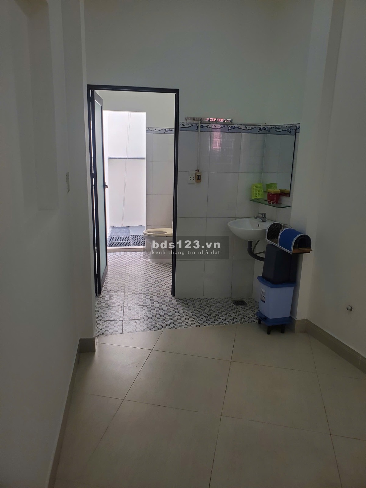 Cho thuê nhà 222/4 Võ Thành Trang P11 QTân Bình 1 trệt 2 lầu