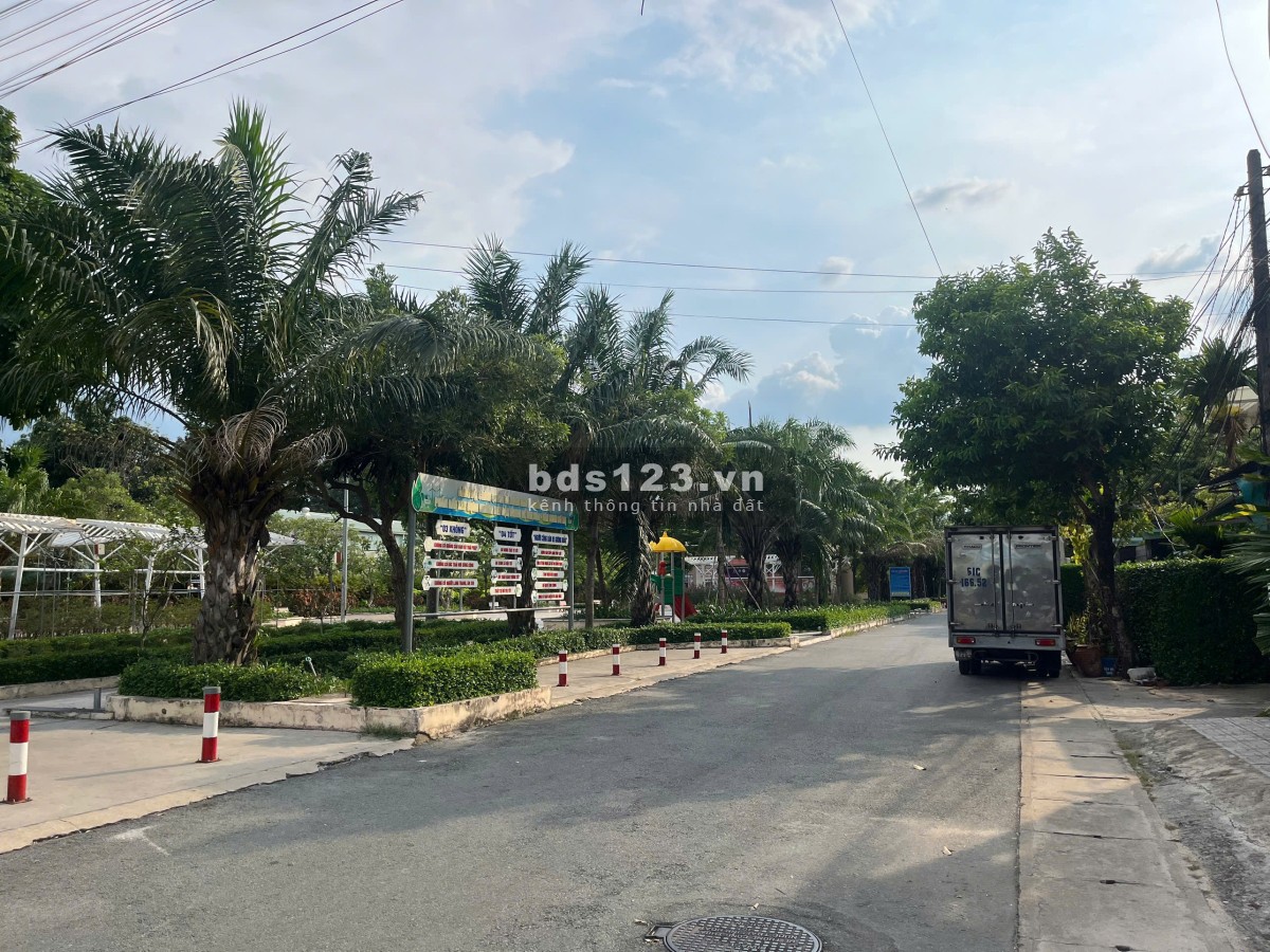 Nhà 2 lầu mặt tiền kinh doanh giá trị thương mại cao đối diện công viên trung tâm Thủ Dầu Một, BD