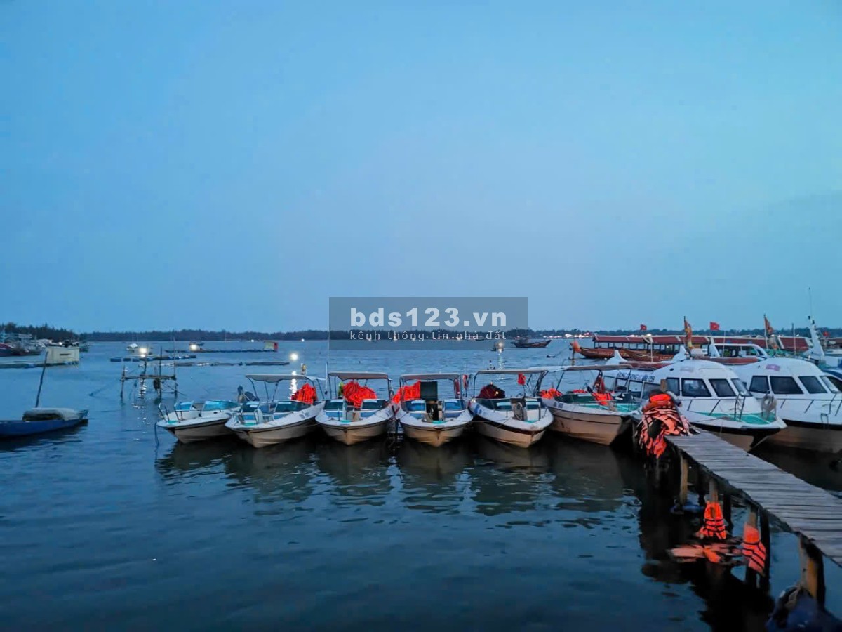 HÀNG HIẾM – VIEW SÔNG SÁT CỬA ĐẠI HỘI AN, ĐÀ NẴNG.