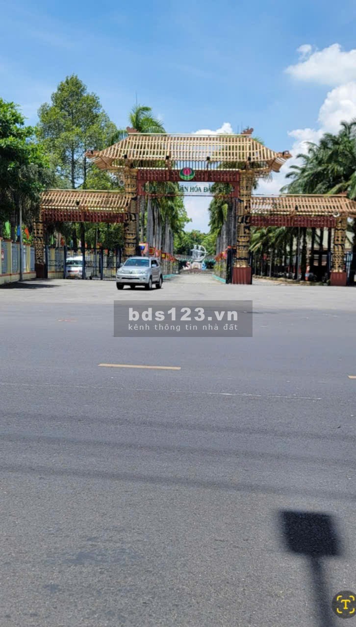Bán nhà cấp 4 suốt có 1 gác gỗ ngay trung tâm Đầm Sen Q11
