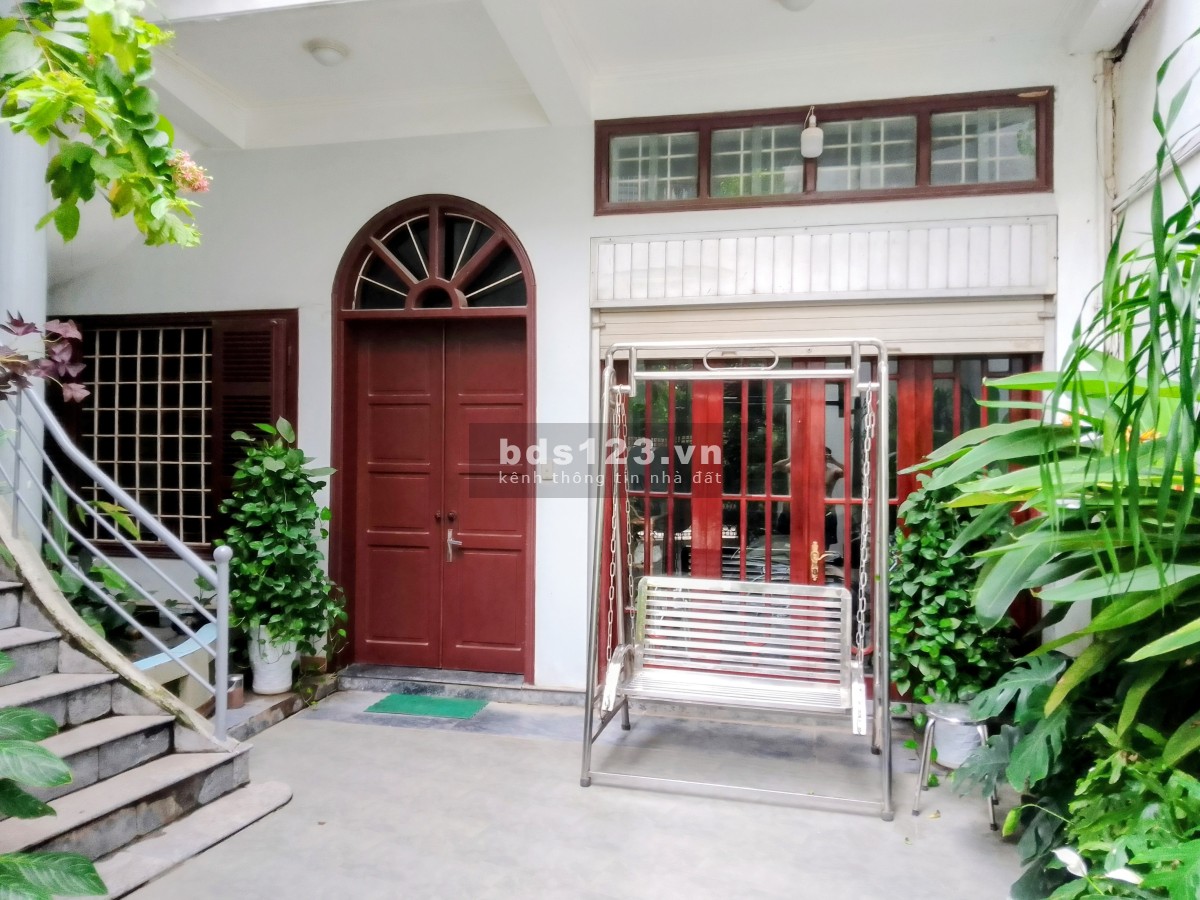 Bán nhà riêng dt 133m2 mặt ngõ 211 phố Khương Trung thông vành…