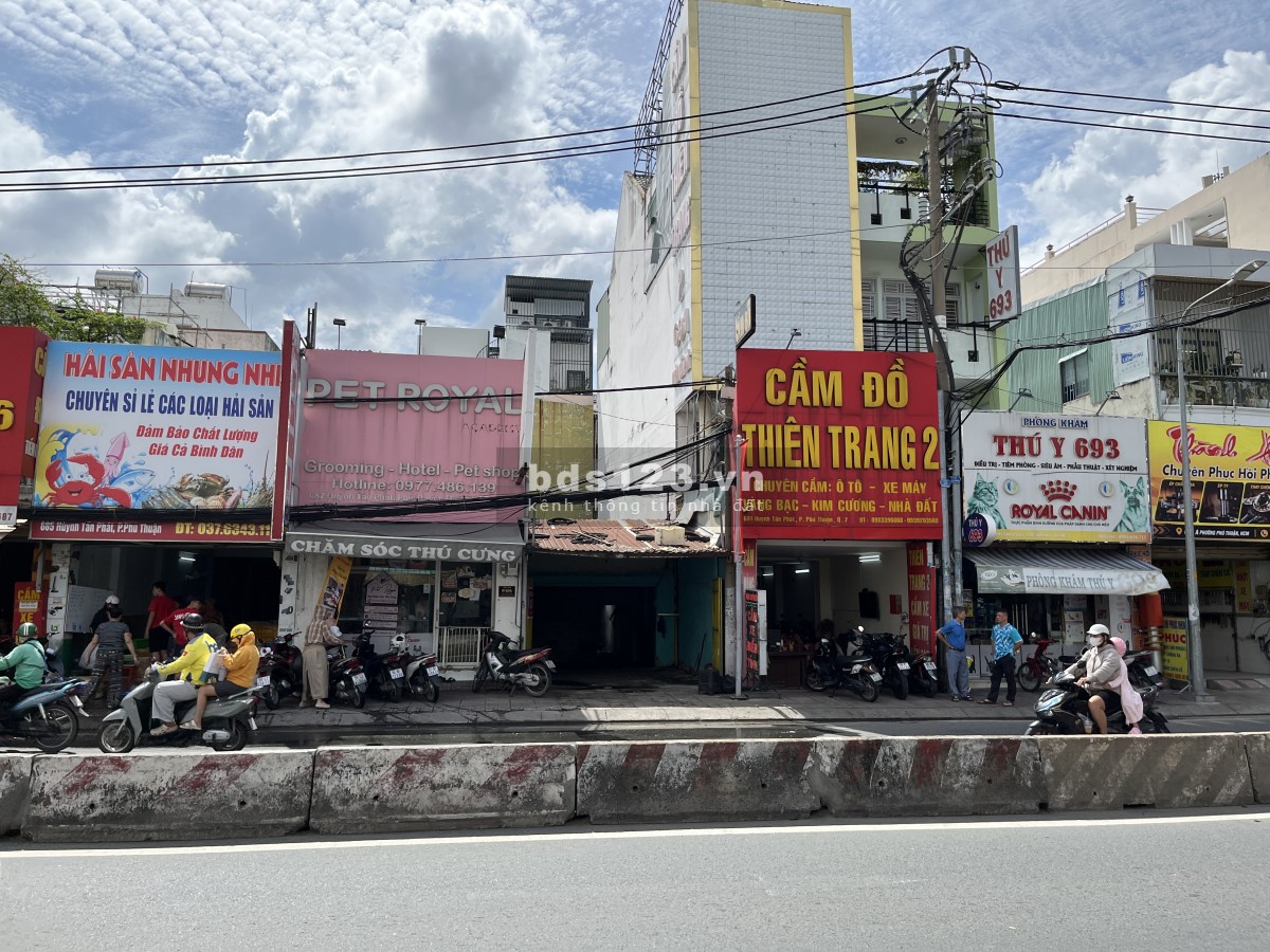  CHO THUÊ MẶT BẰNG MẶT TIỀN QUẬN 7 - VỊ TRÍ VÀNG NGAY CHÂN CẦU PHÚ MỸ 