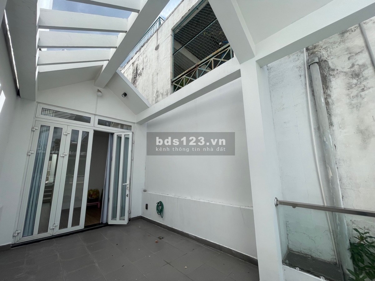 Bán nhà hẻm lớn quận 3, 3 tầng, 61m2, 9.x tỷ