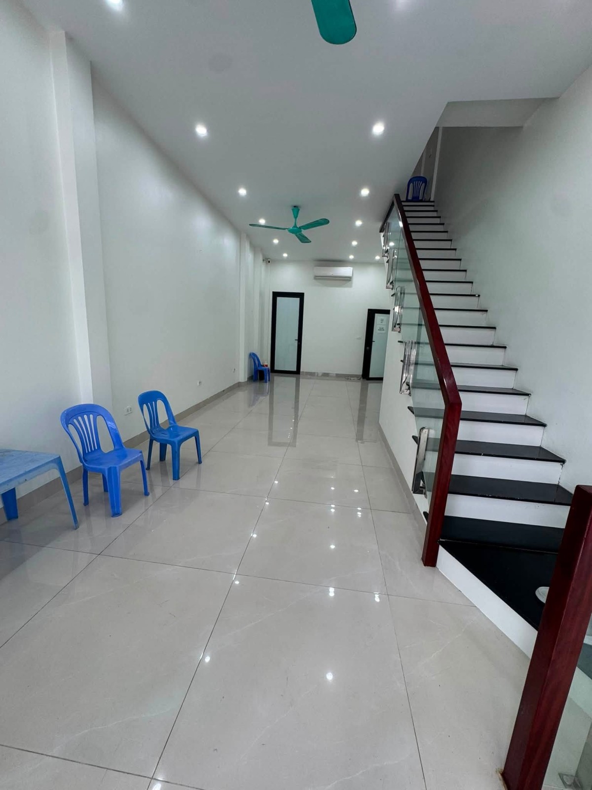 Cho thuê nhà Mặt phố Nguyễn Lam kinh doanh đa ngành 40m2, 2…