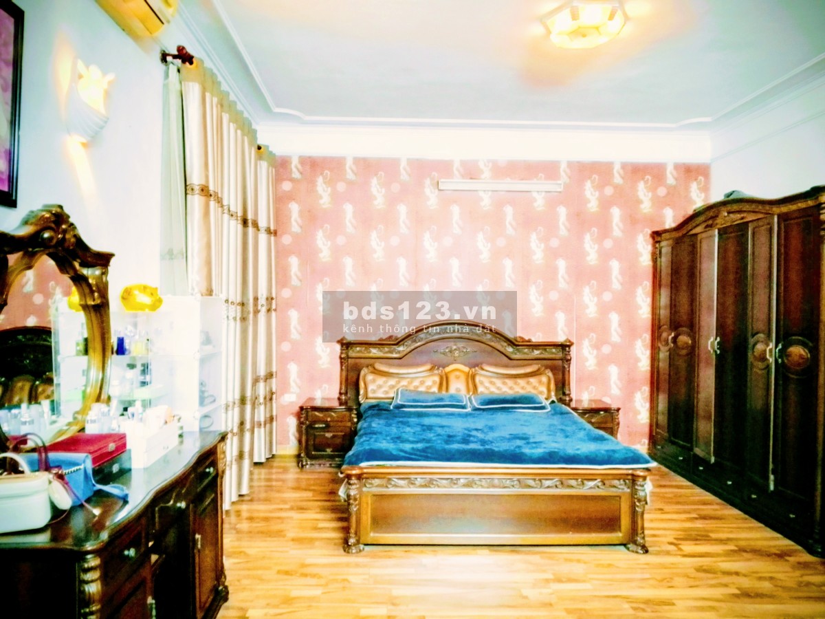 Chính chủ bán nhà riêng DT 133m2 phố Khương Trung view hồ Đầm…