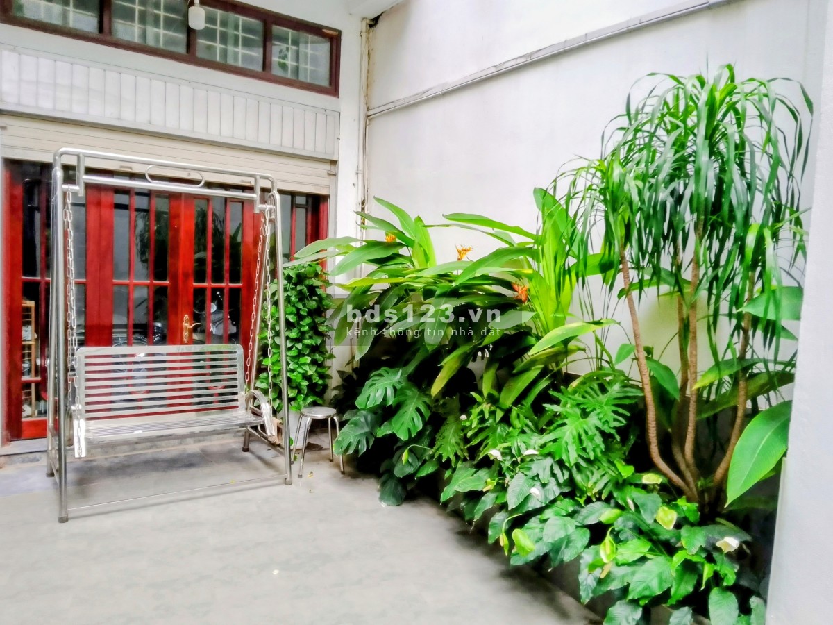 Chính chủ bán nhà riêng DT 133m2 phố Khương Trung view hồ Đầm…