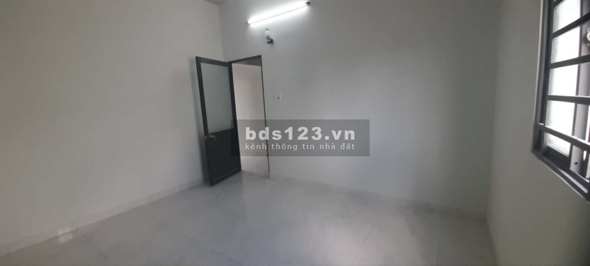 BÁN NHÀ 5M X 14M HẺM XE HƠI GẦN CHỢ BÌNH CHÁNH