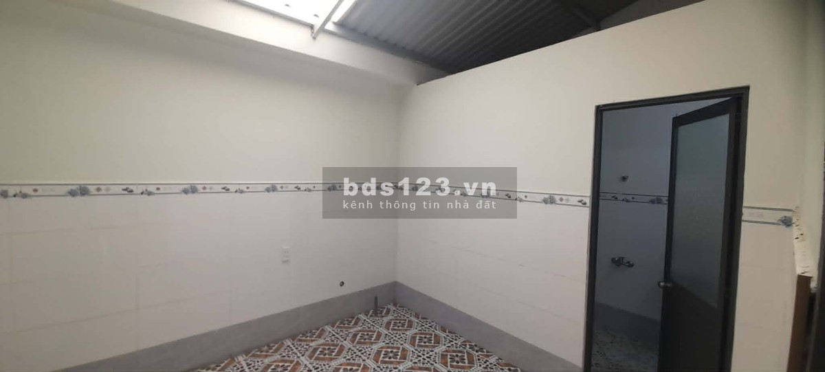 BÁN NHÀ 5M X 14M HẺM XE HƠI GẦN CHỢ BÌNH CHÁNH