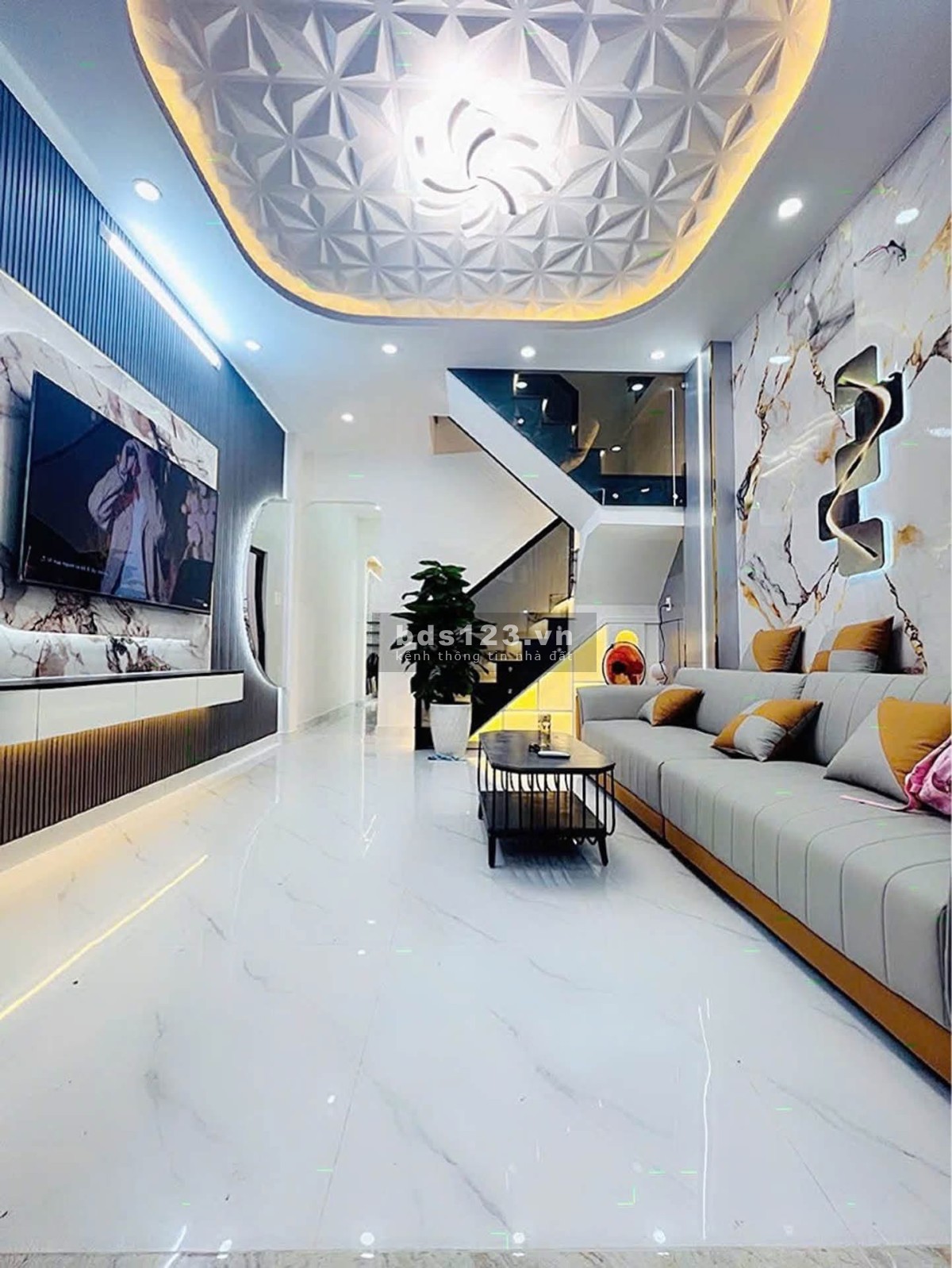 NHÀ XÂY MỚI FULL NỘI THẤT - SÁT KHU HIMLAM Q7,, di chuyển Q8…