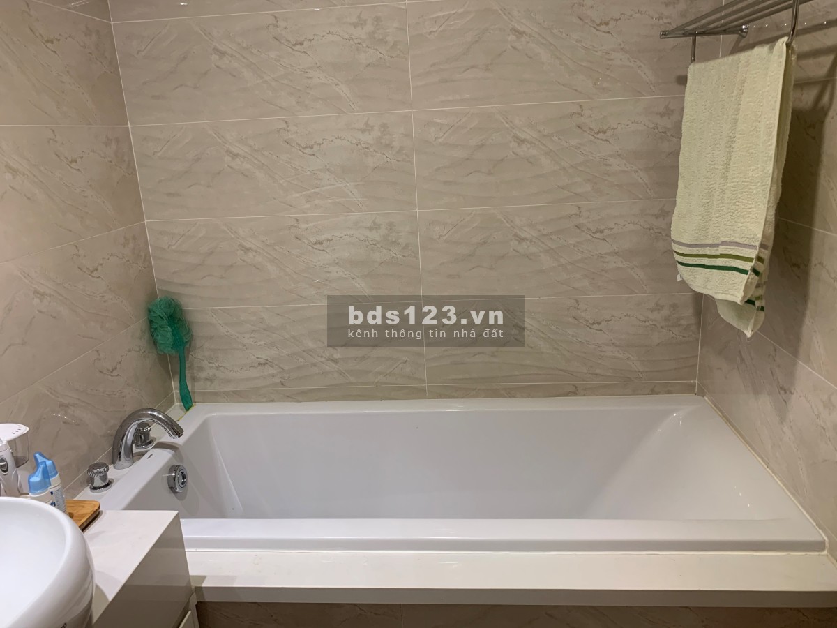 Cần bán căn hộ 2PN 2WC khu Vinhomes Central Park view Landmark 81