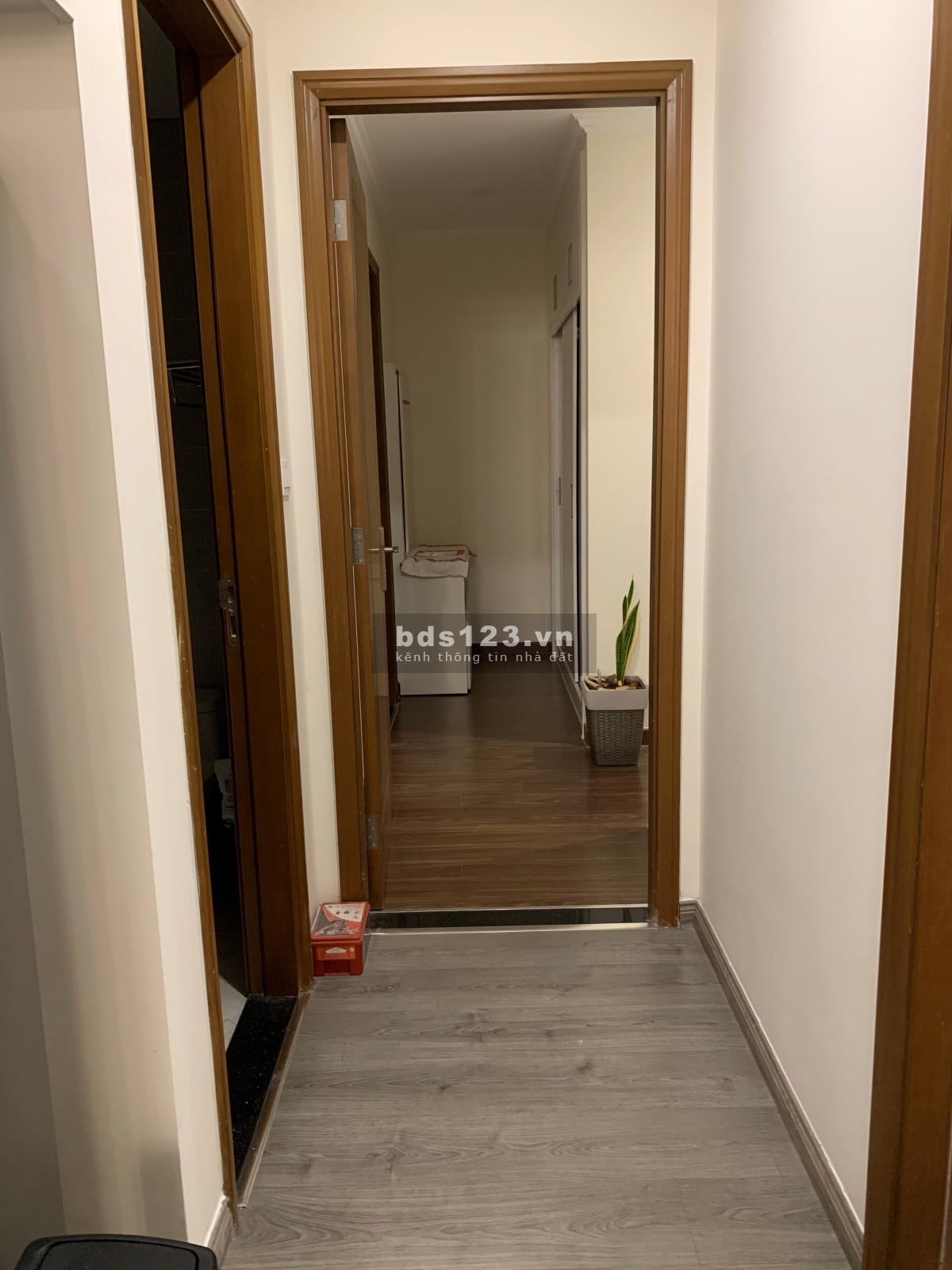 Cần bán căn hộ 2PN 2WC khu Vinhomes Central Park view Landmark 81