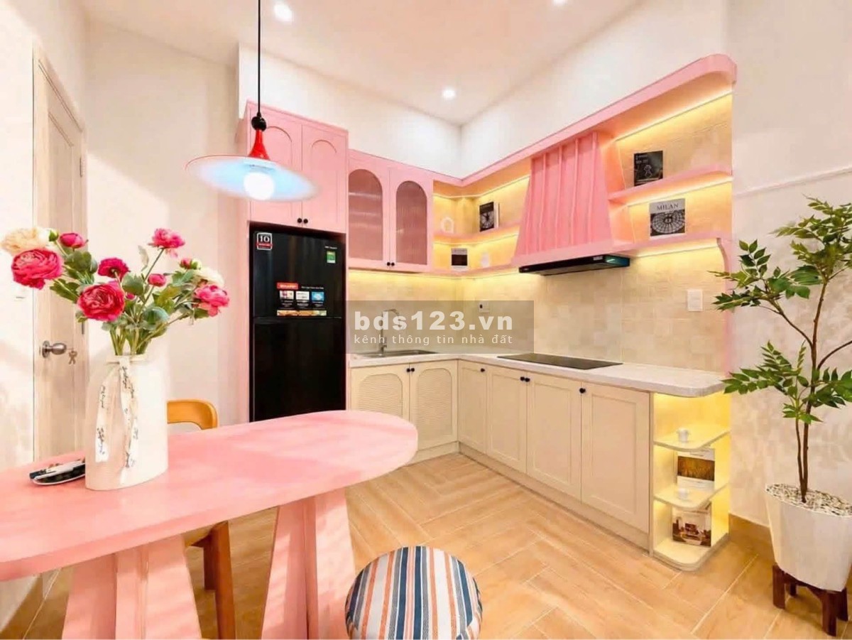 CHỈ NHỈNH 3TỶ CÓ NGÔI NHÀ TRONG CHUYỆN CỔ TÍCH.