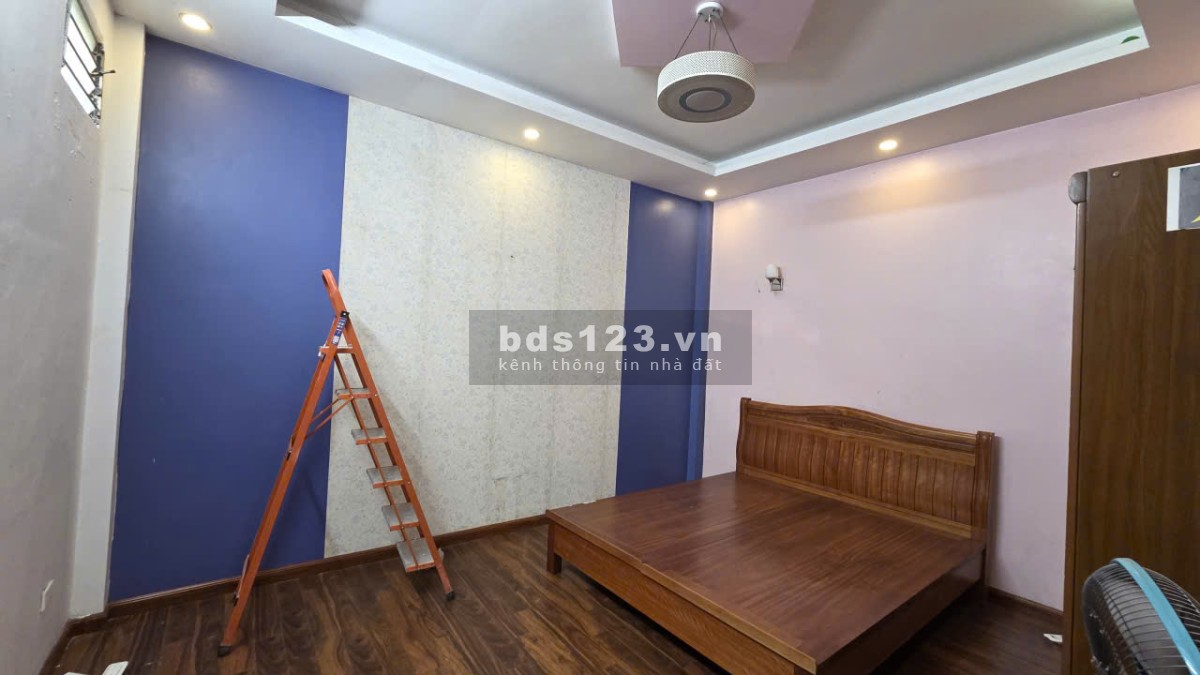 Cho thuê cả nhà 2.5 tầng, mặt tiền rộng 4.7m, ngõ rộng ô tô đánh vào nhà, gần ngõ 192 Lê Trọng Tấn