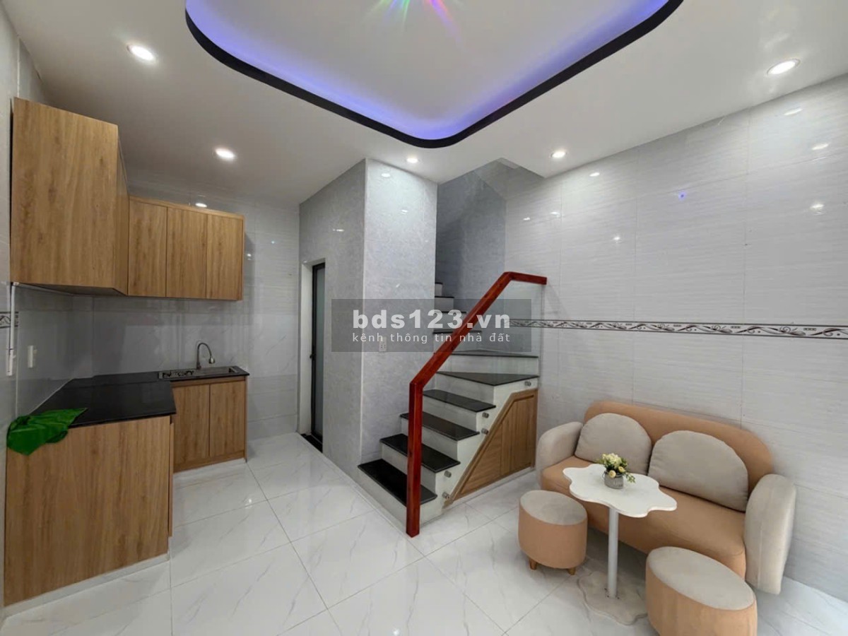 Sát mặt tiền Phú Thọ Hoà - 3 tầng chỉ 2Đ hơn