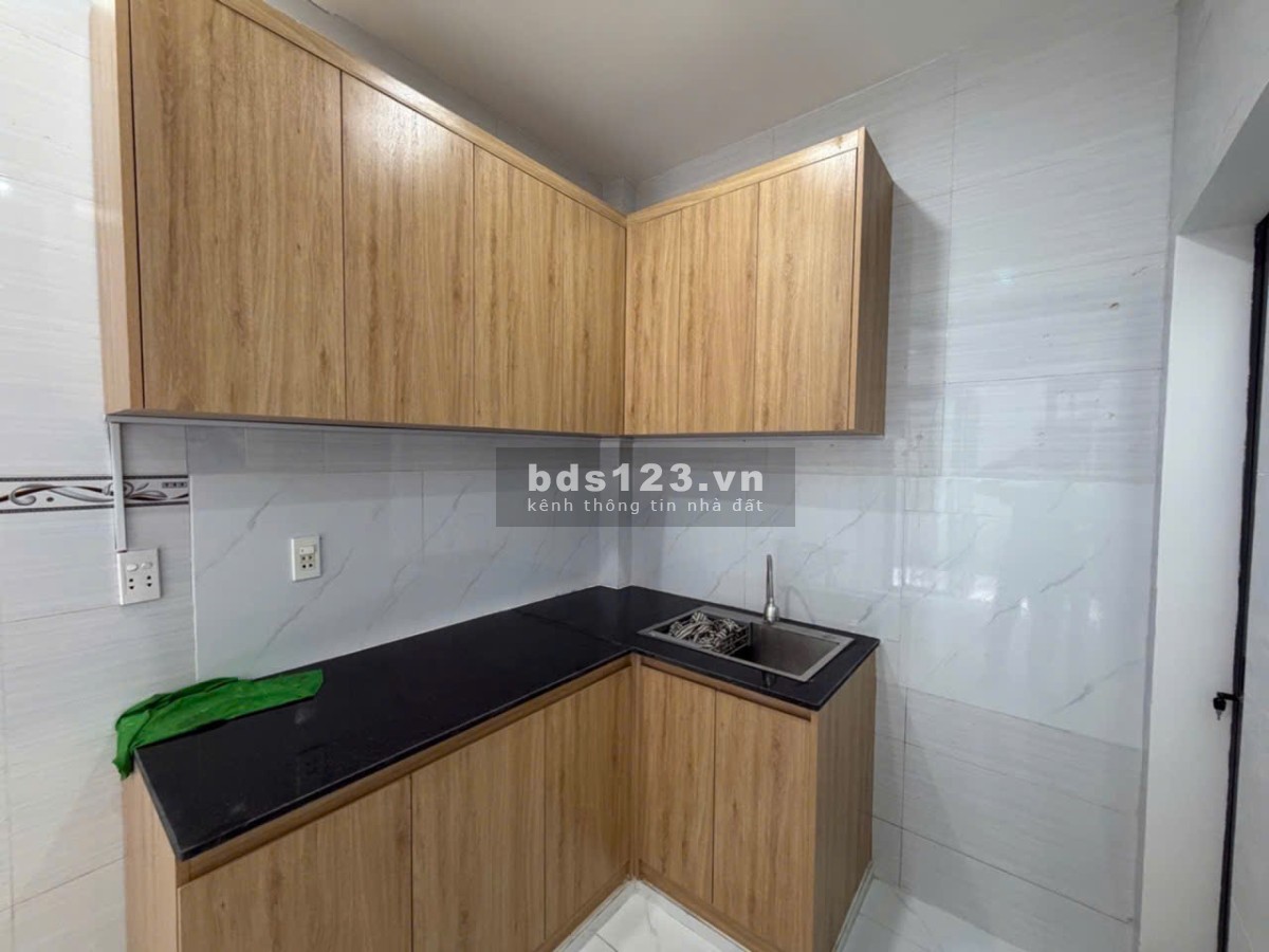 Sát mặt tiền Phú Thọ Hoà - 3 tầng chỉ 2Đ hơn
