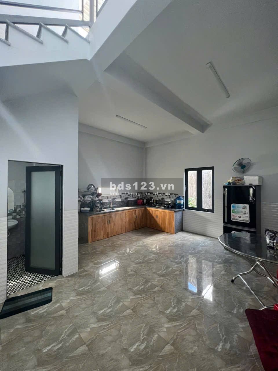 Bán nhà riêng 2 tầng 169,5m² hẻm 3 Hùng Vương, Buôn Hồ, sổ…