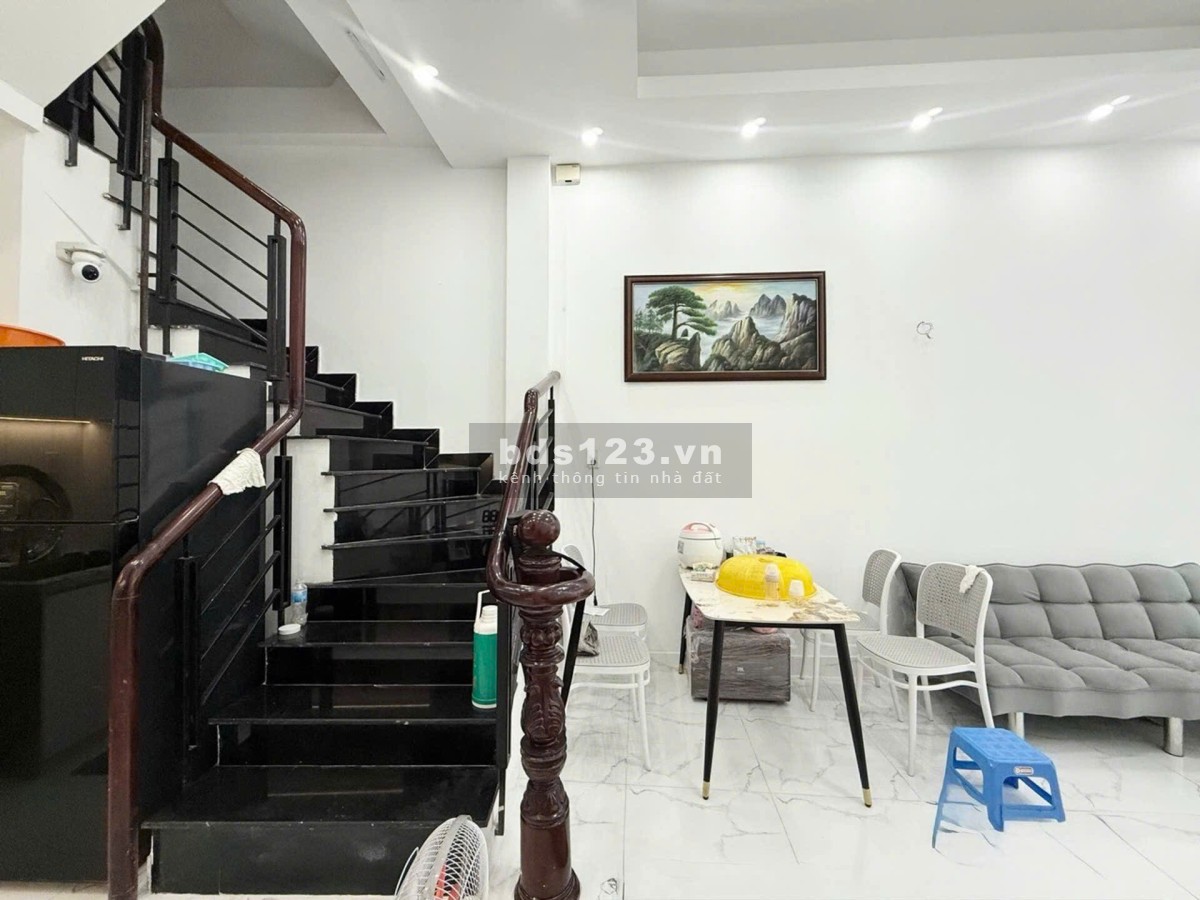 Bán Nhà Quận 10, Cách Mạng Tháng Tám, Trệt 4 Lầu BTCT, KQHLG