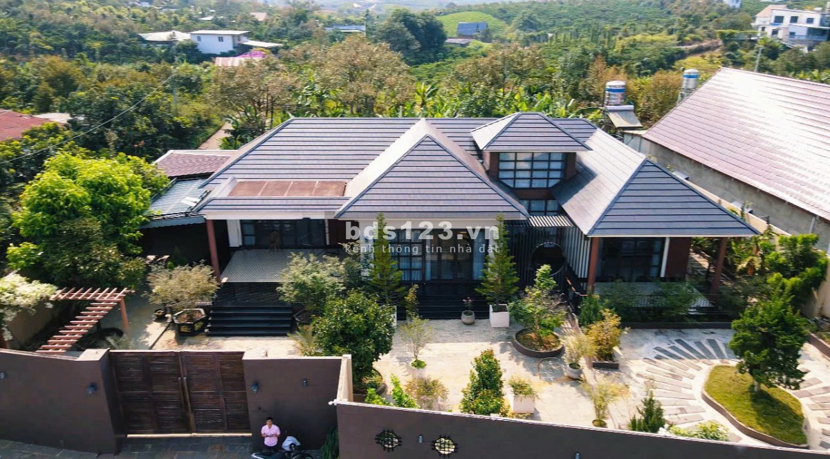 Biệt thự 2 mặt tiền đường nhựa – 893m² thổ cư toàn…