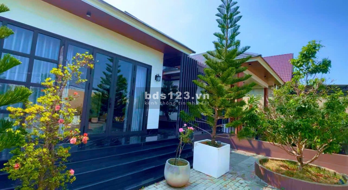 Biệt thự 2 mặt tiền đường nhựa – 893m² thổ cư toàn…