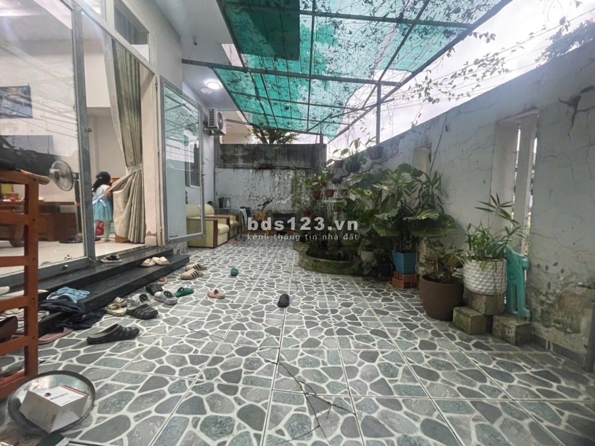 7 tỷ 2 - 100m ngang hơn 8m nhà 3 tầng kiên cố sát Vạn Phúc City…