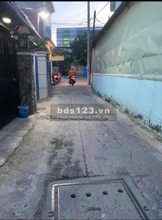 Bán đất thổ cư 147.1m2 hẻm xe hơi ngay thị trấn Hóc Môn