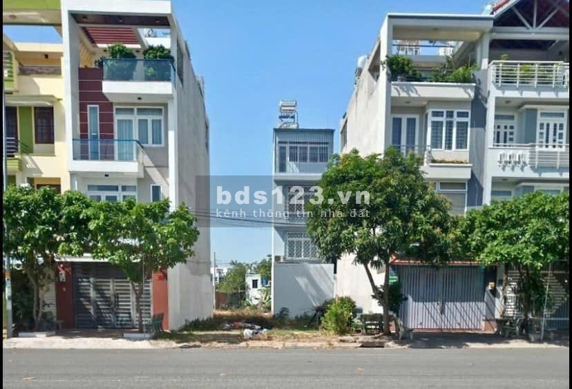 Đất nền 100% thổ cư đã có sổ nằm ở Bình Hưng Bình Chánh…