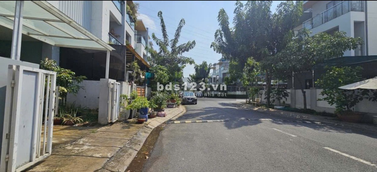 Bán nhà thô Khang Điền Mega Village 75m2, 3 tầng, sổ hồng