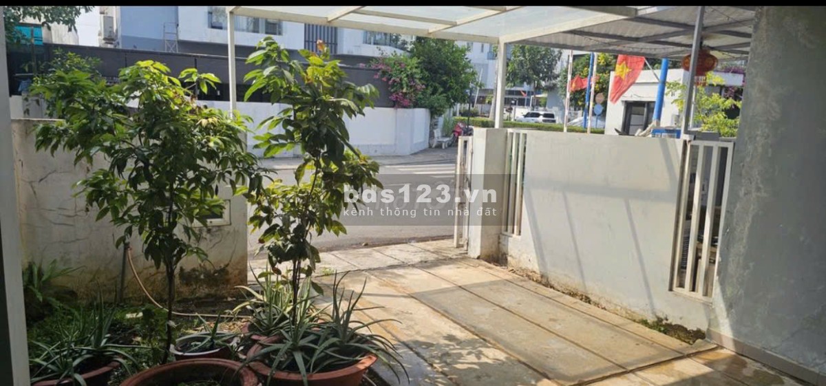 Bán nhà thô Khang Điền Mega Village 75m2, 3 tầng, sổ hồng